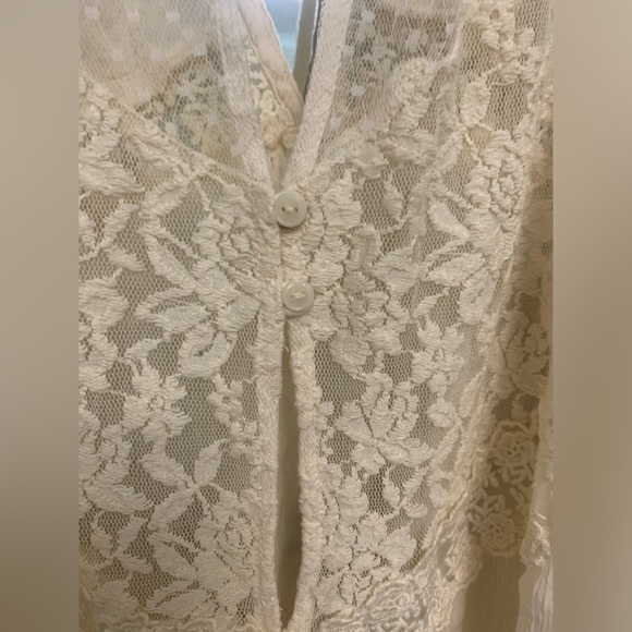 American Eagle Women’s cream lace tank top - Picture 4 of 5